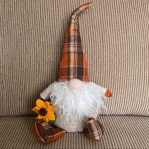 Gnome with sunflower